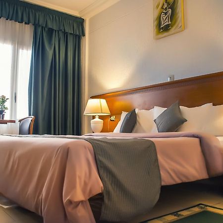 Hotel Splendid วากาดูกู ภายนอก รูปภาพ