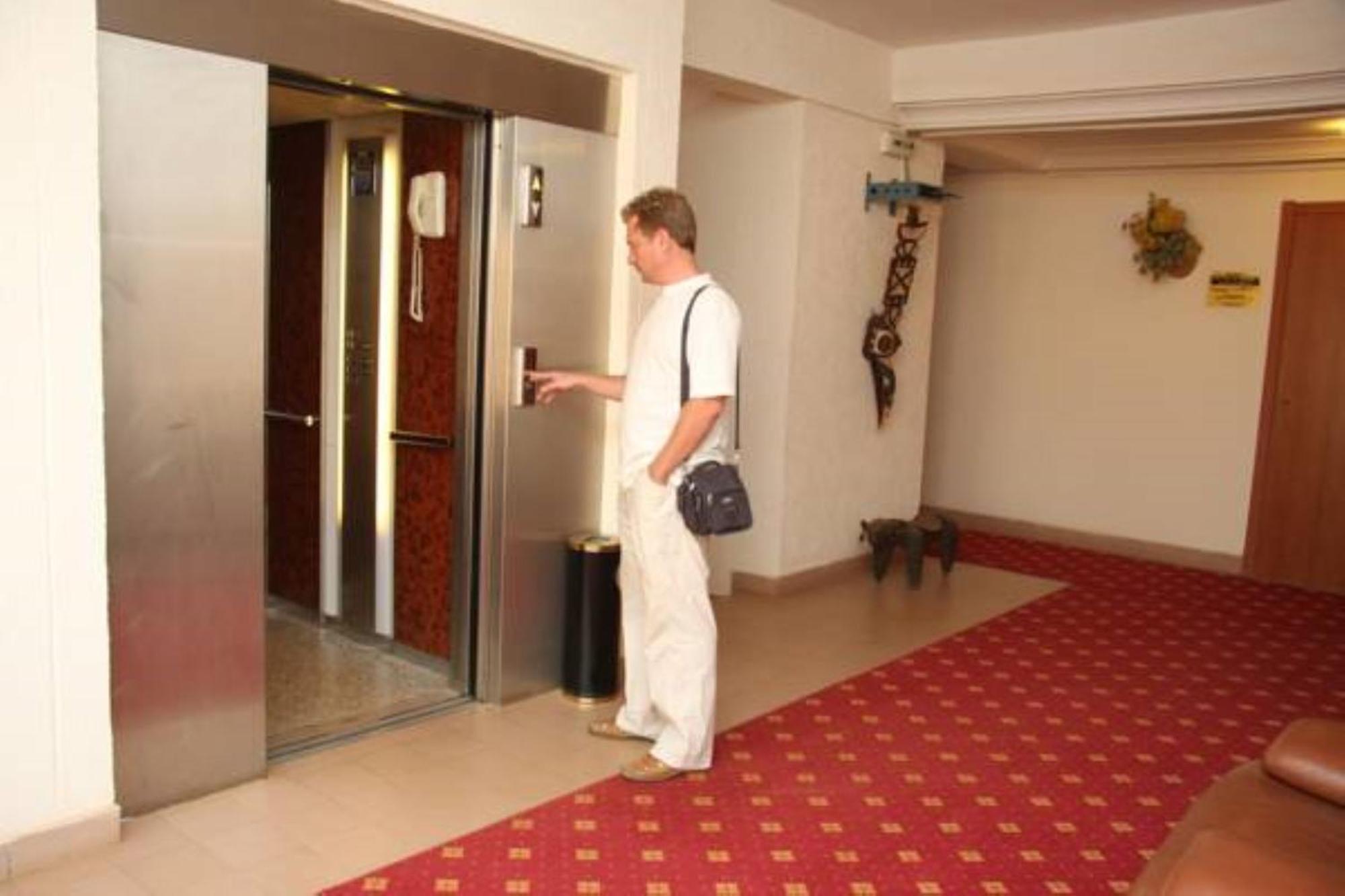 Hotel Splendid วากาดูกู ภายนอก รูปภาพ