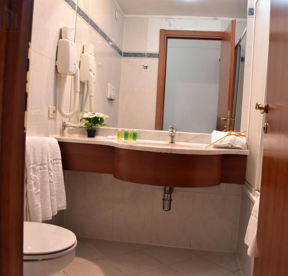 Hotel Splendid วากาดูกู ภายนอก รูปภาพ