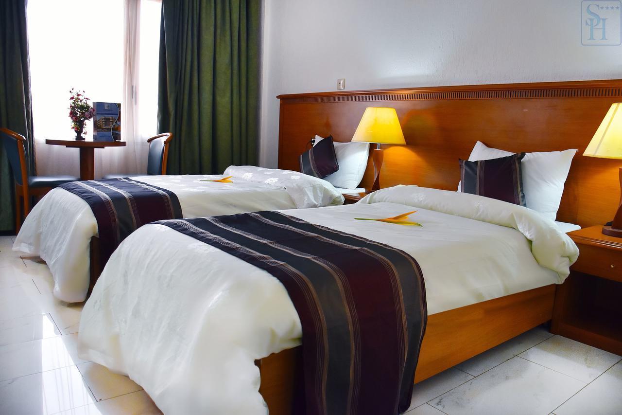 Hotel Splendid วากาดูกู ภายนอก รูปภาพ