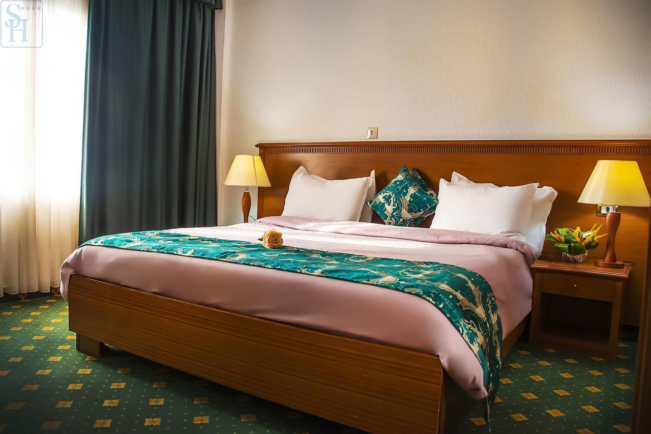 Hotel Splendid วากาดูกู ภายนอก รูปภาพ