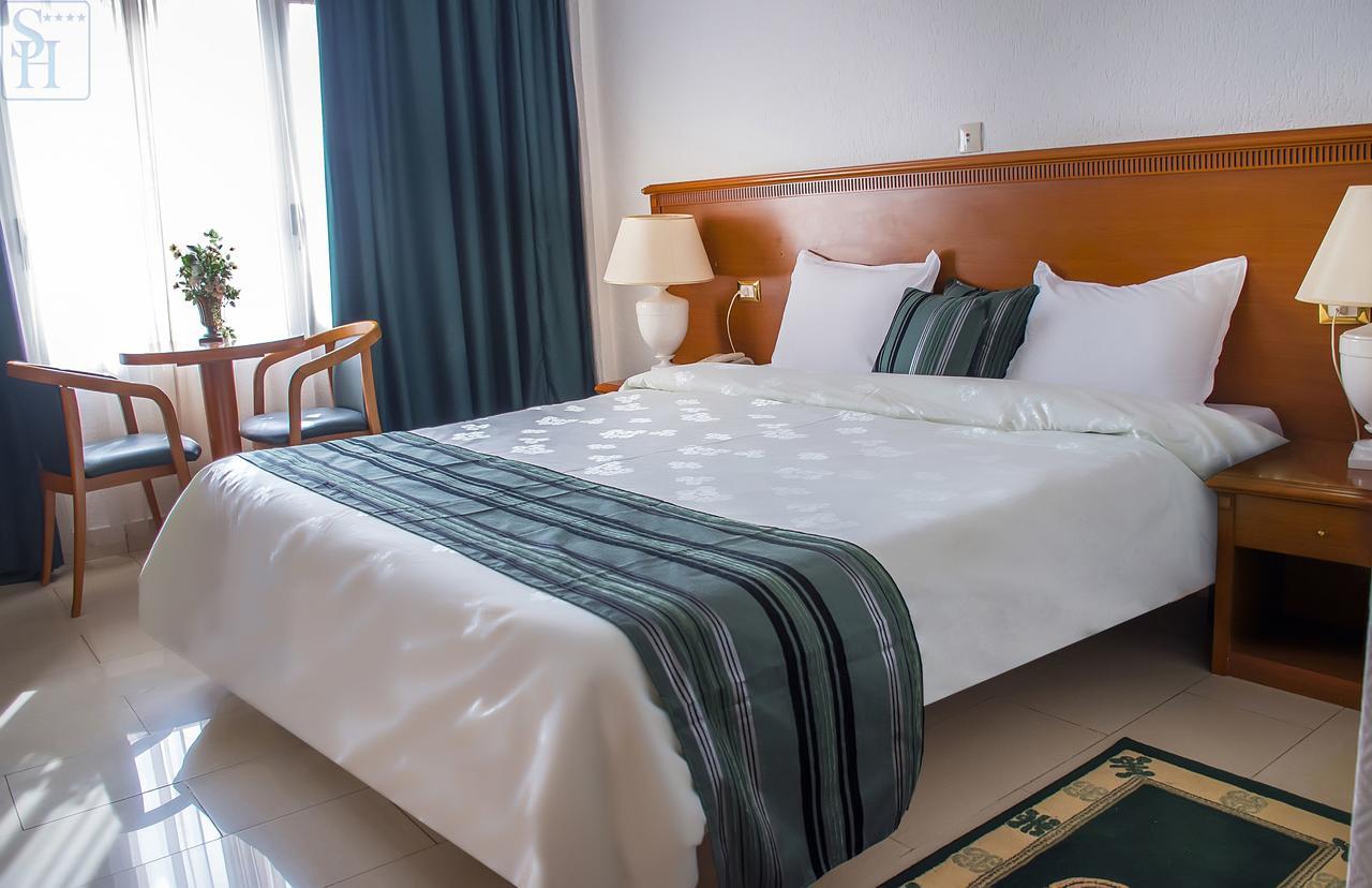 Hotel Splendid วากาดูกู ภายนอก รูปภาพ