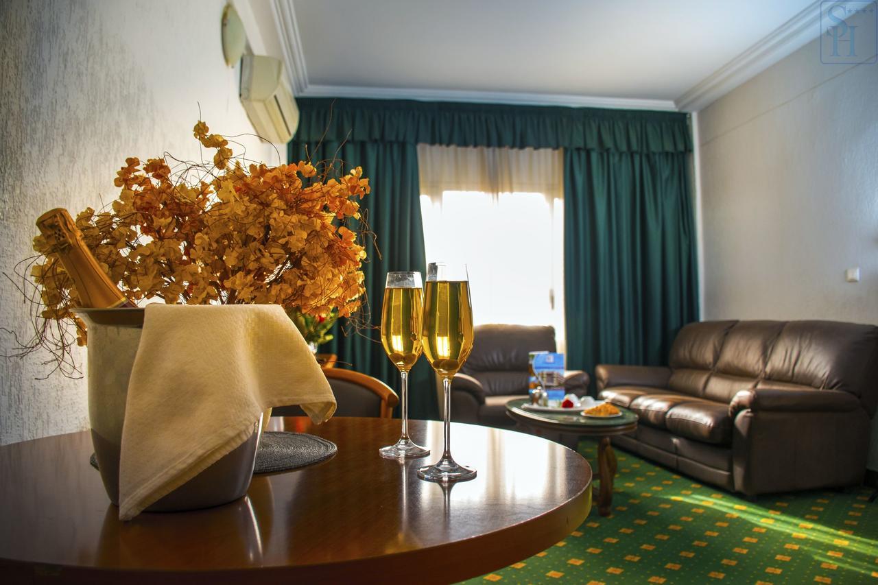 Hotel Splendid วากาดูกู ภายนอก รูปภาพ