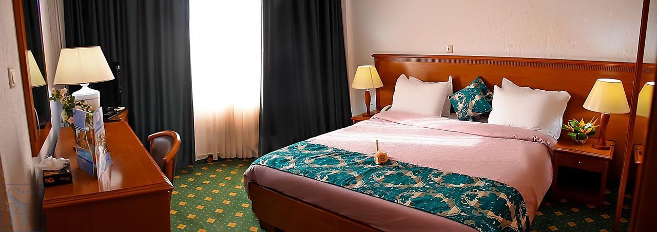 Hotel Splendid วากาดูกู ภายนอก รูปภาพ