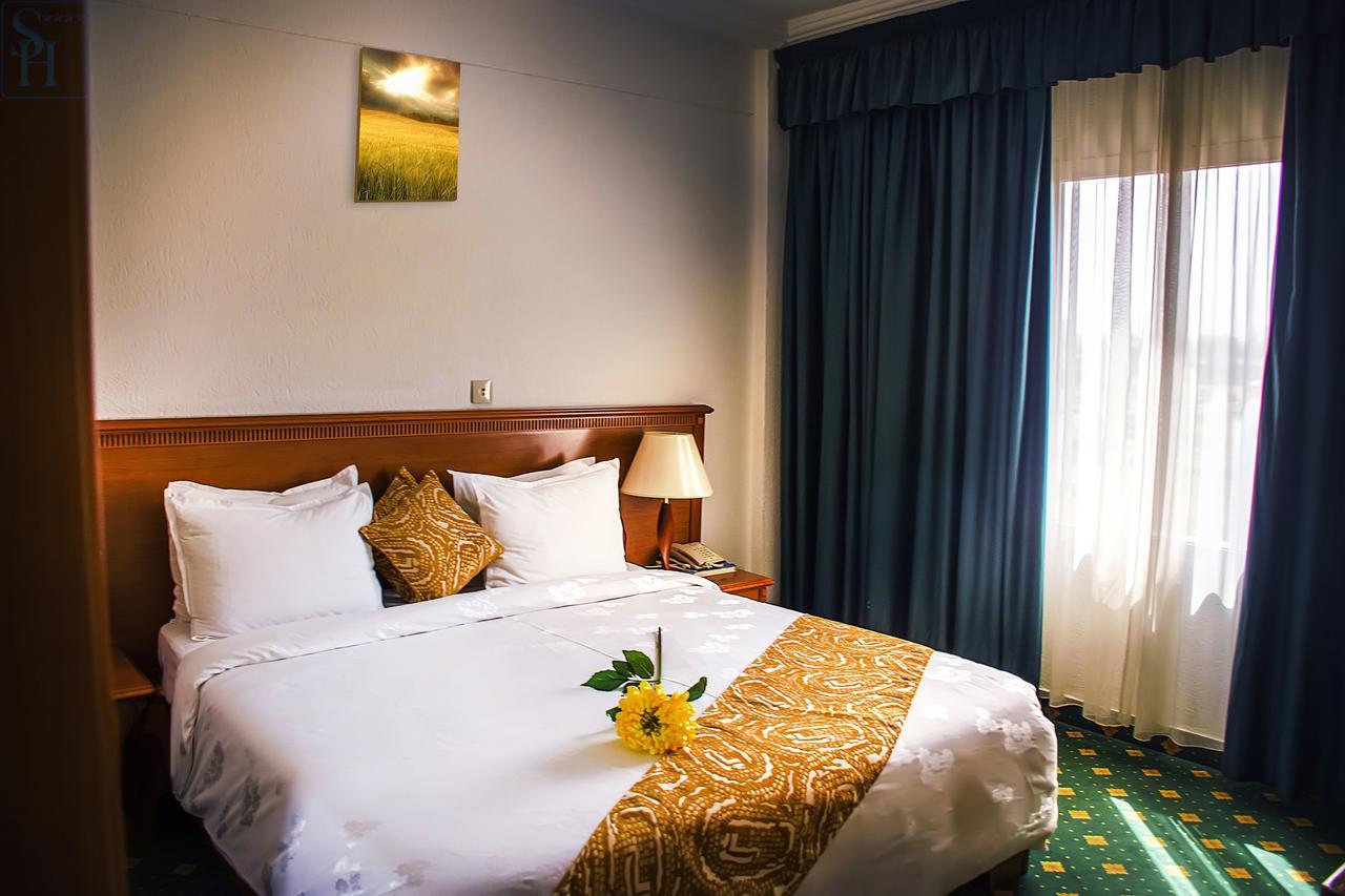 Hotel Splendid วากาดูกู ภายนอก รูปภาพ