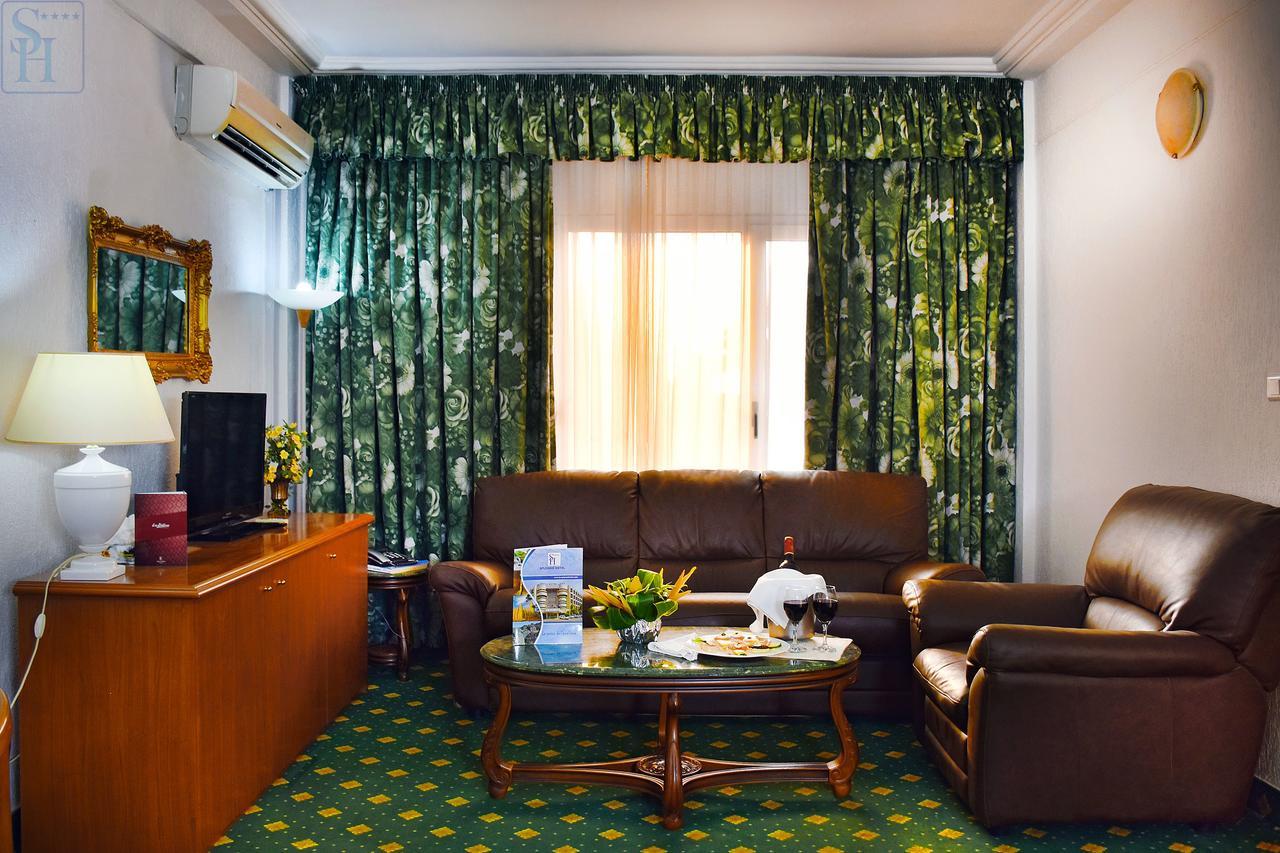 Hotel Splendid วากาดูกู ภายนอก รูปภาพ