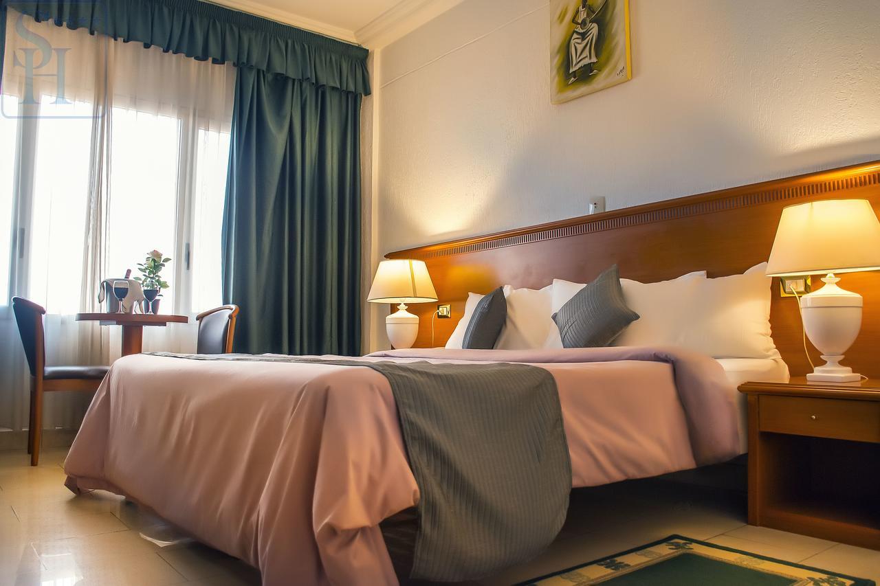 Hotel Splendid วากาดูกู ภายนอก รูปภาพ
