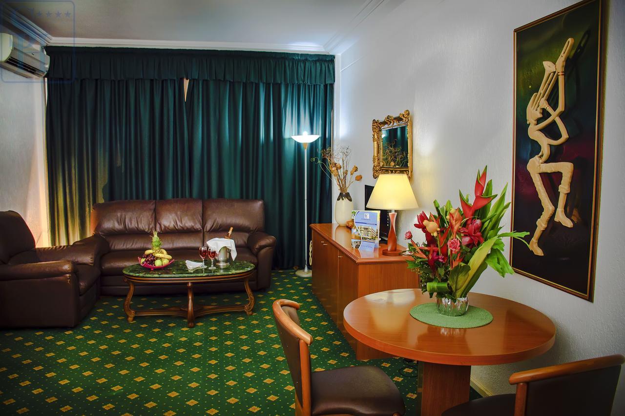 Hotel Splendid วากาดูกู ภายนอก รูปภาพ