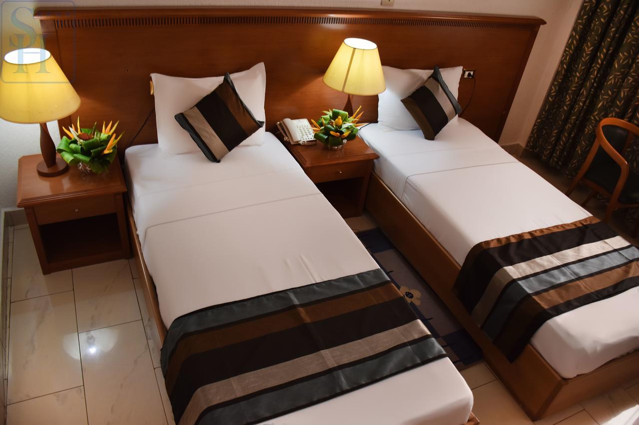 Hotel Splendid วากาดูกู ภายนอก รูปภาพ